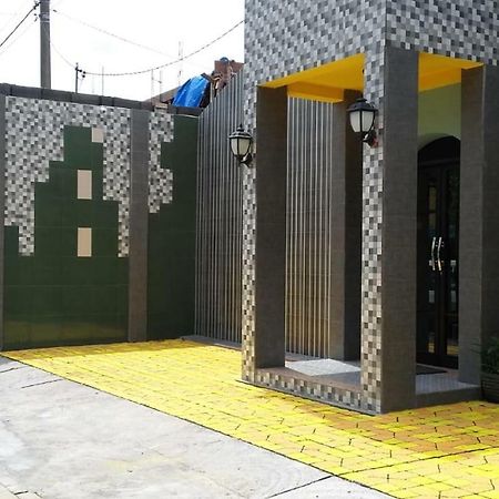 Kepanjen Isro Guesthouse Syariah מראה חיצוני תמונה