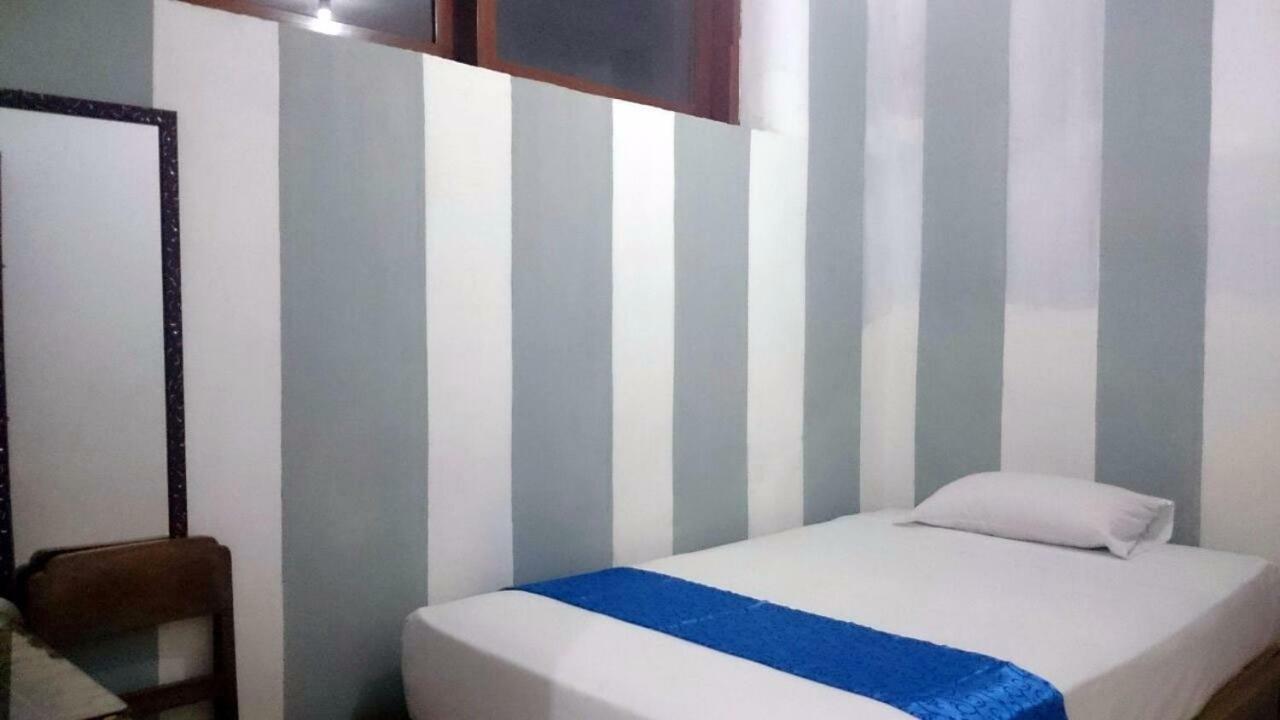 Kepanjen Isro Guesthouse Syariah מראה חיצוני תמונה