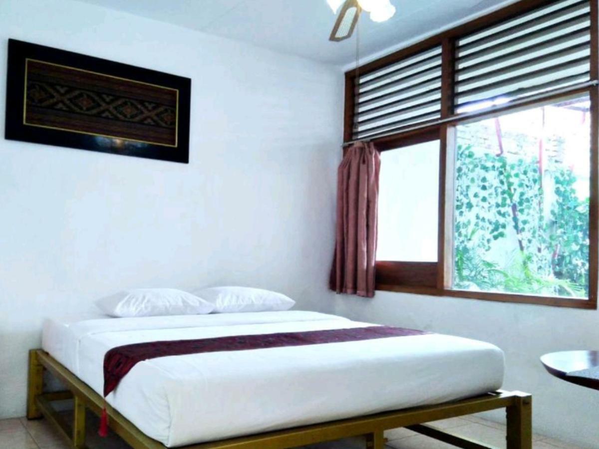Kepanjen Isro Guesthouse Syariah מראה חיצוני תמונה