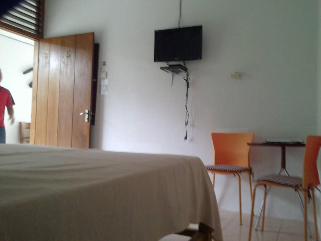 Kepanjen Isro Guesthouse Syariah מראה חיצוני תמונה